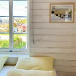 Modern Seaside House In Casa de Férias Henningsvær