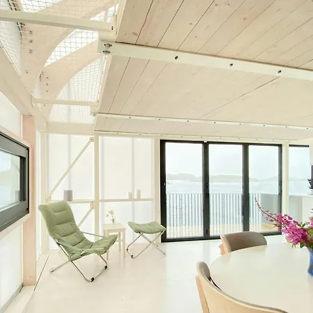 Modern Seaside House In 度假居