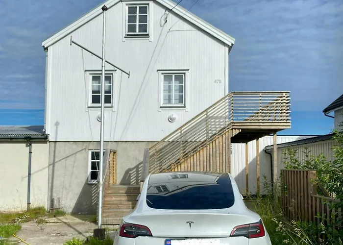 Modern Seaside House In Casa de Férias Henningsvær